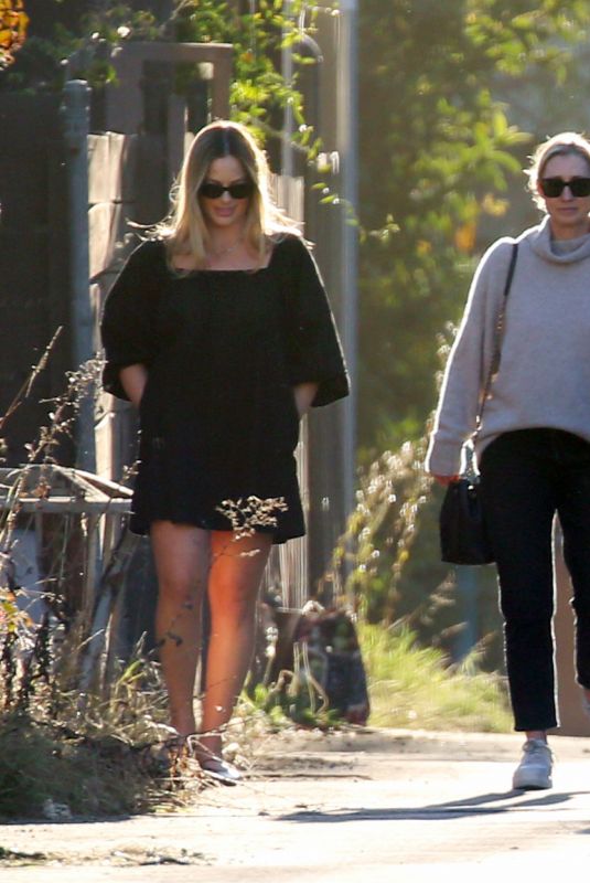 MARGOT ROBBIE Out For a Stroll with Friends in Los Angeles 11/14/2024