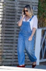 MARGOT ROBBIE Out with Family for First Time in Los Angeles 11/04/2024