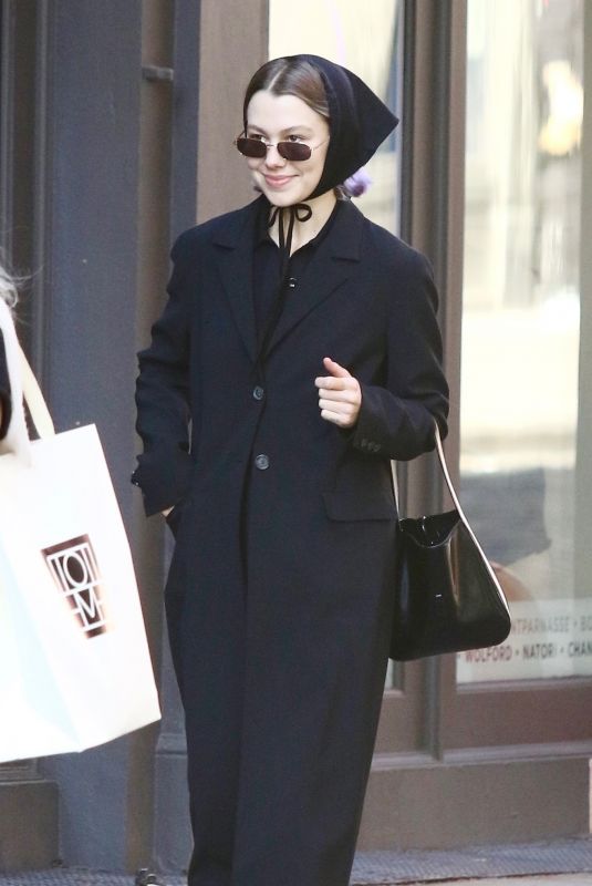 PHOEBE BRIDGERS Out Shopping in New York 11/05/2024