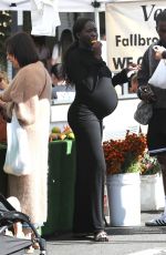 Pregnant ADUT AKECH at Studio City Farmers Market 11/10/2024