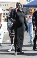 Pregnant ADUT AKECH at Studio City Farmers Market 11/10/2024