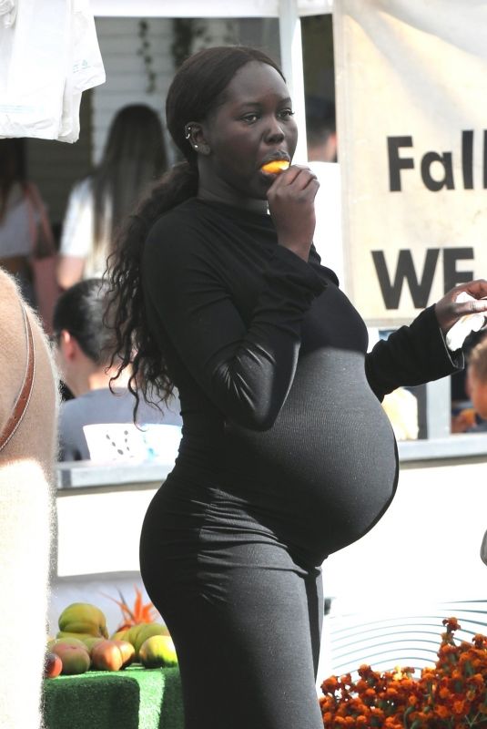 Pregnant ADUT AKECH at Studio City Farmers Market 11/10/2024