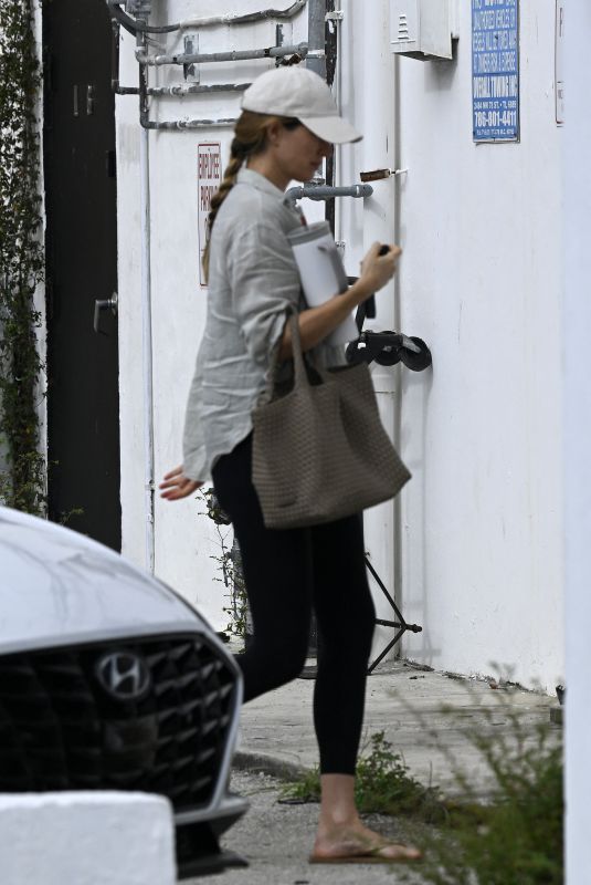 Pregnant GISELE BUNDCHEN Arrives to Pilates Class in Miami 11/12/2024
