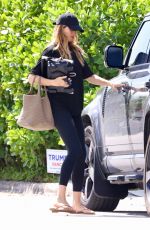 Pregnant GISELE BUNDCHEN Carrying a Portable Grill to to Her Car in Miami 11/05/2024