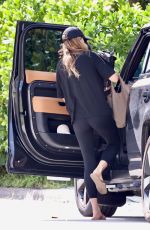 Pregnant GISELE BUNDCHEN Carrying a Portable Grill to to Her Car in Miami 11/05/2024