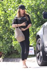 Pregnant GISELE BUNDCHEN Carrying a Portable Grill to to Her Car in Miami 11/05/2024