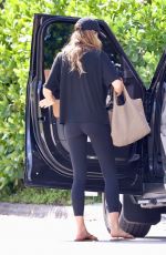 Pregnant GISELE BUNDCHEN Carrying a Portable Grill to to Her Car in Miami 11/05/2024