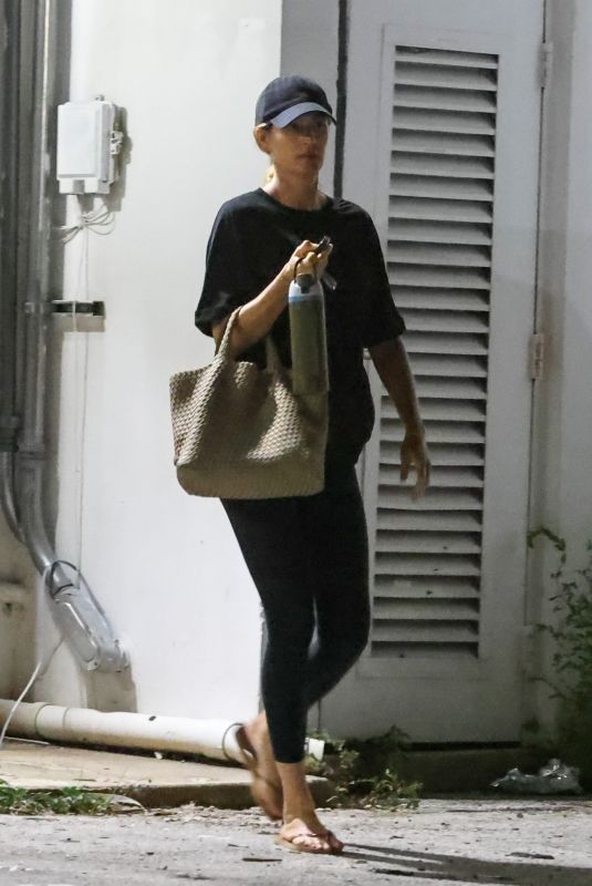 Pregnant GISELE BUNDCHEN Leaves a Gym in Miami Beach 11/21/2024