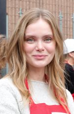 SARA PAXTON Serves Food to Homeless at LA Mission in Los Angeles 11/27/2024