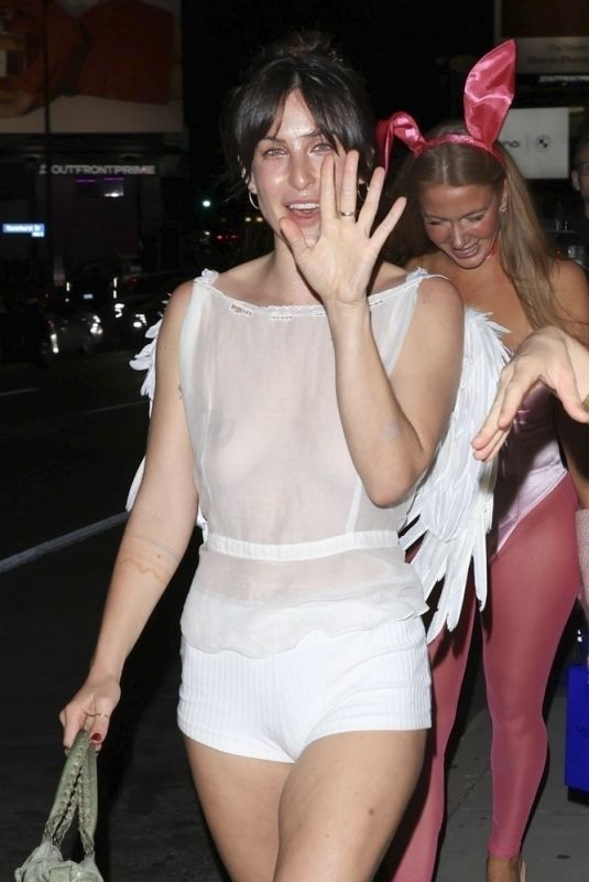 SCOUT WILLIS Arrives at Vas Morgan