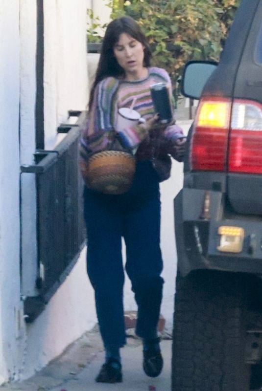 SCOUT WILLIS Leaves a Friend