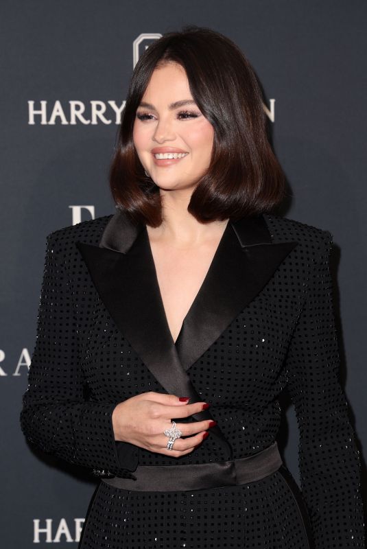 SELENA GOMEZ at 2024 Elle’s Women in Hollywood Gala in Beverly Hills 11/19/2024
