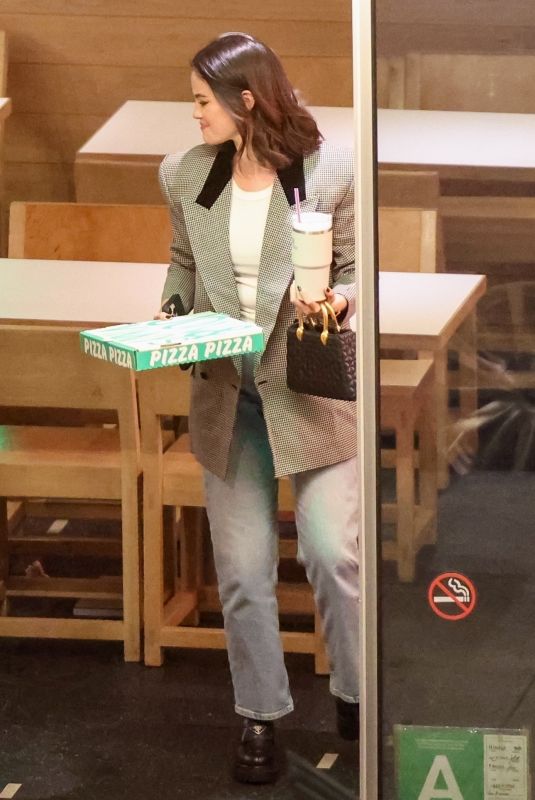 SELENA GOMEZ Out for Pizza in Beverly Hills 11/15/2024