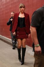 TAYLOR SWIFT Arrives at Denver Broncos vs. Kansas City Chiefs Game at Arrowhead Stadium in Kansas City 11/10/2024