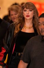 TAYLOR SWIFT Arrives at Tampa Bay Buccaneers vs Kansas City Chiefs Game at Arrowhead Stadium in Kansas City 11/04/2024