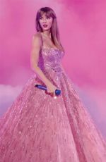 TAYLOR SWIFT in Taylor Swift Christmas - A Complete Fan Guide 2024