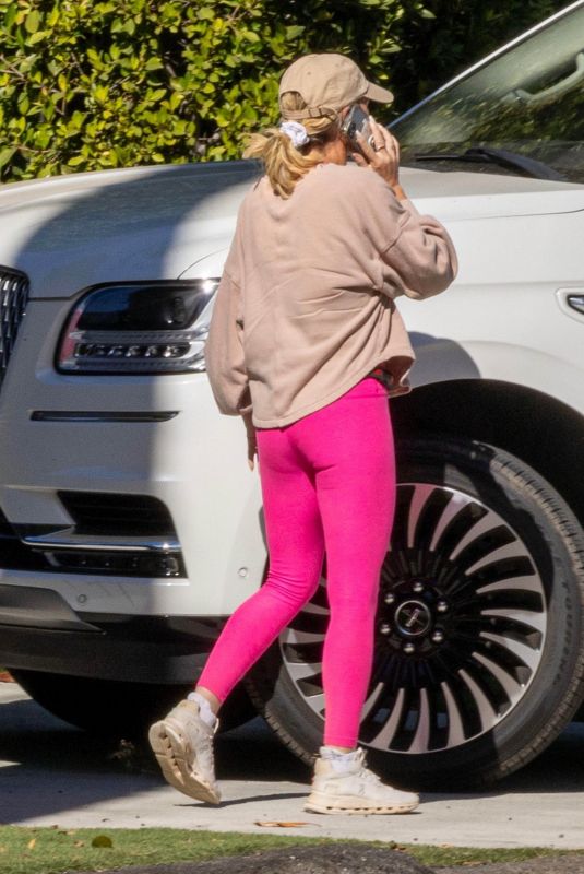 TEDDI MELLENCAMP Chats on Her Phone in Los Angeles 11/03/2024