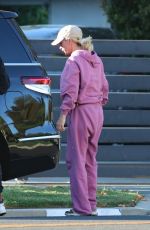 TEDDI MELLENCAMP Visiting Her Friend
