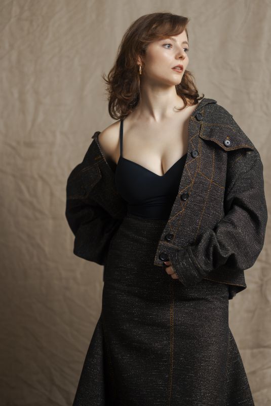 THOMASIN MCKENZIE for Netfilx Queue, November 2024