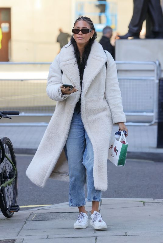 VICK HOPE Out for Lunch in London 11/12/2024