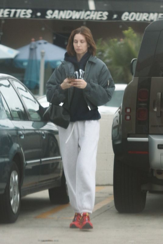 WHITNEY PORT Visiting a Cannabis Dispensary in Los Angeles 11/26/2024