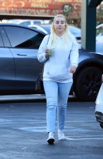 AMANDA BYNES Grabbing a Drink to go from Starbucks in Los Angeles 12/13/2024