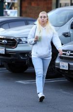 AMANDA BYNES Grabbing a Drink to go from Starbucks in Los Angeles 12/13/2024