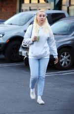 AMANDA BYNES Grabbing a Drink to go from Starbucks in Los Angeles 12/13/2024