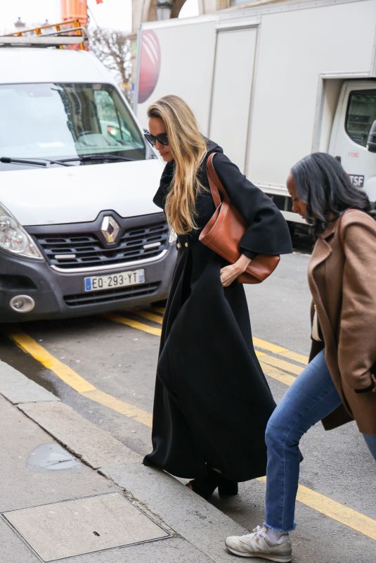 ANGELINA JOLIE Arrives on the Set of Stitches in Paris 12/10/2024