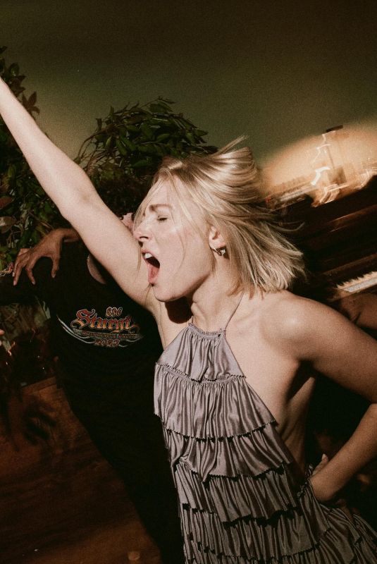 ANNSOPHIA ROBB - Birthday Photoshoot, December 2024