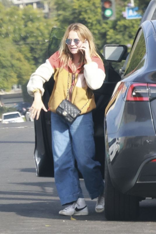 BECKI NEWTON Out for Lunch at All Time Restaurant in Los Angeles 12/16/2024