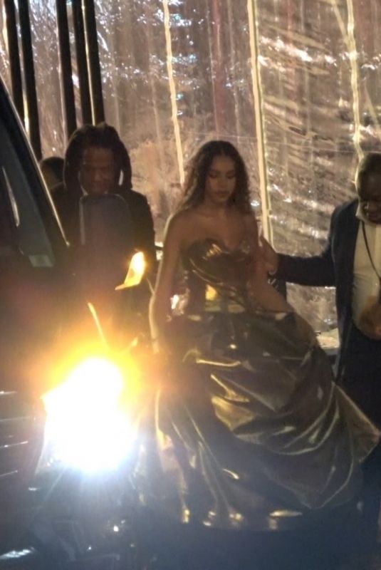 BEYONCE Arrives at Mufasa: The Lion King Premiere in Hollywood 12/09/2024