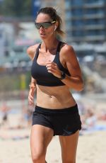 CANDICE WARNER Workout at Coogee Beach 12/02/2024