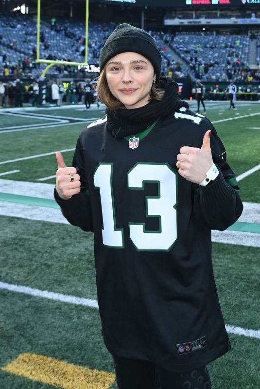 CHLOE MORETZ at NFL Game Between New York Jets and Seattle Seahawks in East Rutherford 12/01/2024