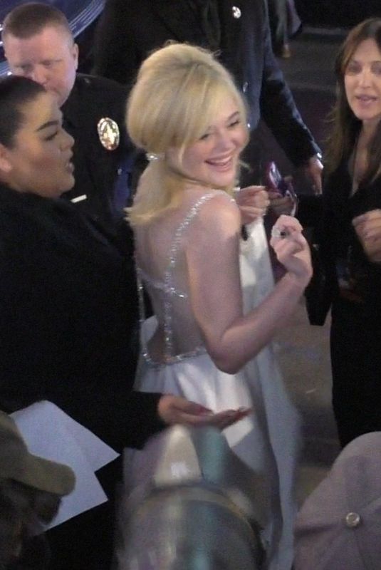 ELLE FANNING Greets Fans at Premiere of A Complete Unknown in Hollywood 12/10/2024