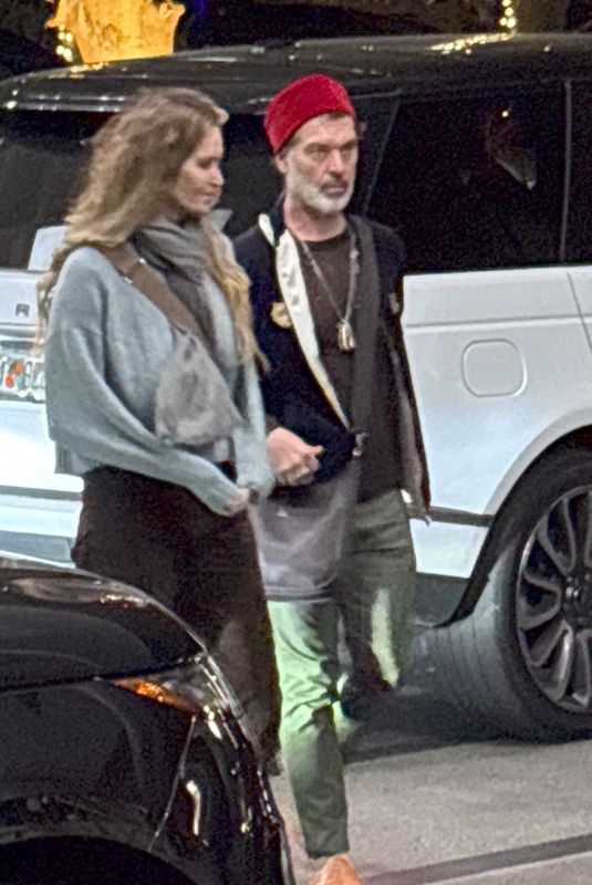 ELLE MACPHERSON and Doyle Bramhall II Out for Dinner at Nobu in Miami 12/02/2024