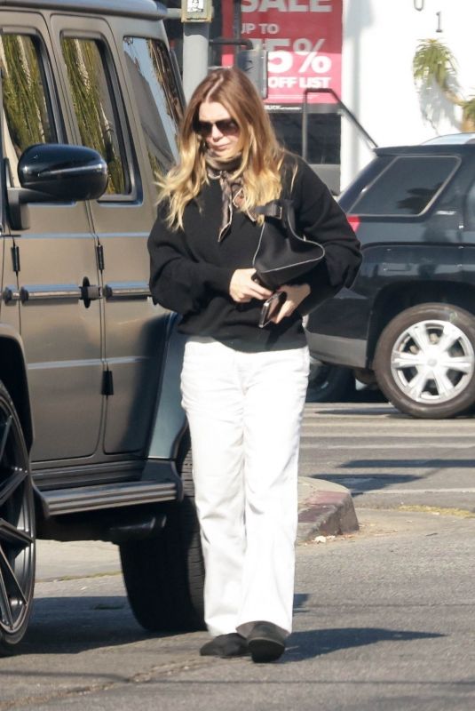 ELLEN POMPEO Takes Her Daughter for X-Mas Shopping in Los Angeles 12/21/2024
