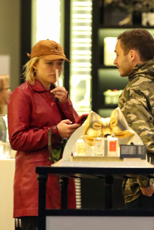 FLORENCE PUGH Enjoys a Christmas Shopping Date in London 12/18/2024