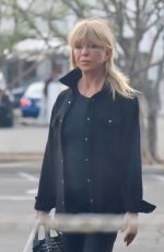 GOLDIE HAWN on Holiday Shopping at Brentwood Country Mart 12/11/2024
