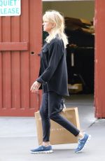 GOLDIE HAWN on Holiday Shopping at Brentwood Country Mart 12/11/2024