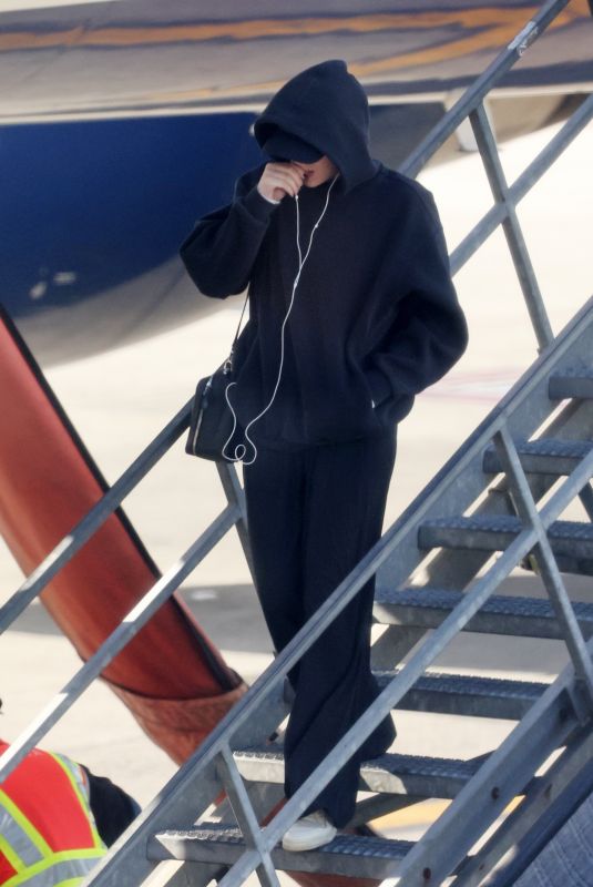 HAILE STEINFELD Arrives Back in Los Angeles 12/14/2024