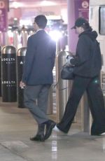 HAILEE STEINFELD Arrives at LAX in Los Angeles 12/09/2024