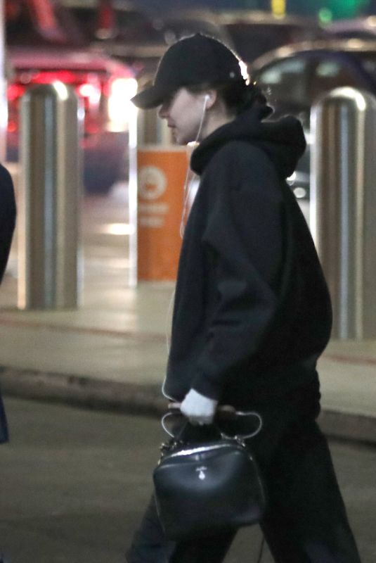 HAILEE STEINFELD Arrives at LAX in Los Angeles 12/09/2024