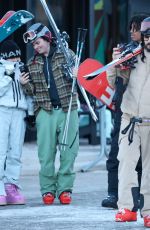 HEIDI and LENI KLUM Hits Aspen Slopes 12/20/2024