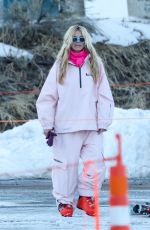 HEIDI and LENI KLUM Hits Aspen Slopes 12/20/2024