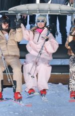 HEIDI and LENI KLUM Hits Aspen Slopes 12/20/2024