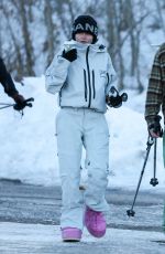 HEIDI and LENI KLUM Hits Aspen Slopes 12/20/2024