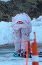 HEIDI and LENI KLUM Hits Aspen Slopes 12/20/2024