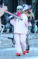 HEIDI and LENI KLUM Hits Aspen Slopes 12/20/2024