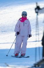 HEIDI and LENI KLUM Hits Aspen Slopes 12/20/2024